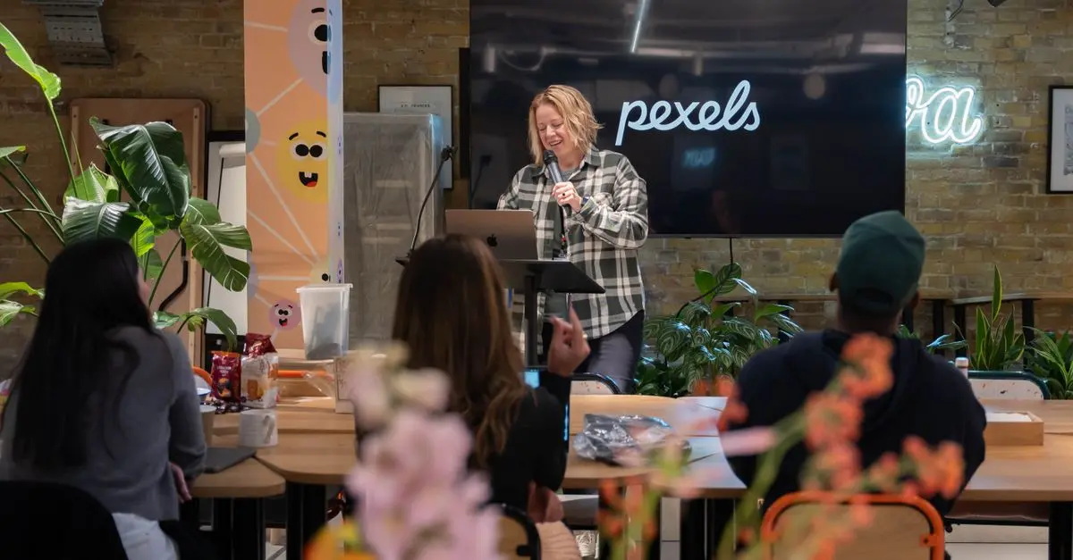 How to Effectively Collaborate with Brands as an Influencer