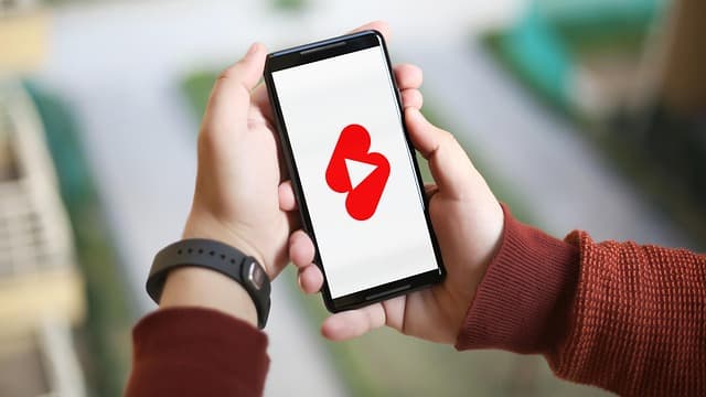 How to Build a Strong Community Around Your Influencer Path