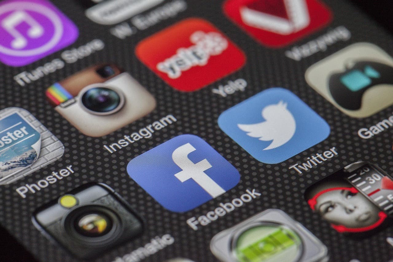 The Ultimate Guide to Crafting Your Influencer Path